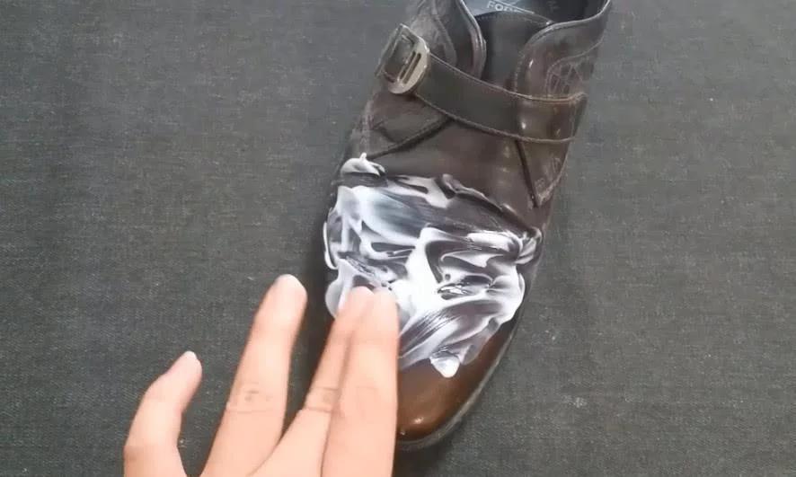 皮鞋前端折痕磨脚,皮鞋前面有磨痕