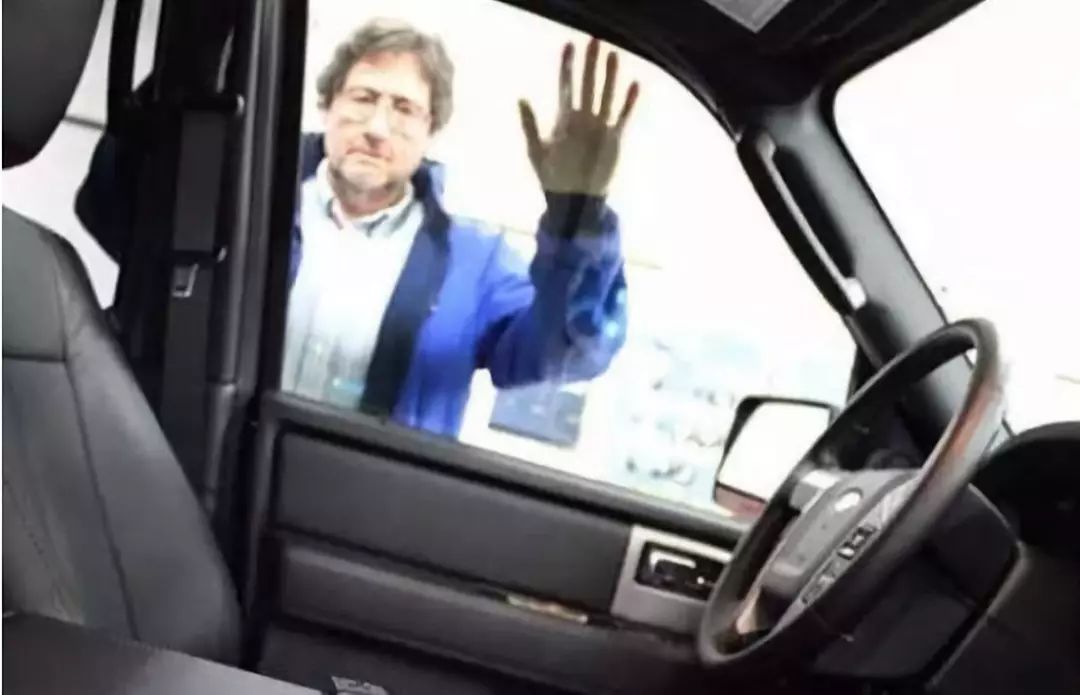 车钥匙锁车里技巧视频,钥匙忘车里砸哪个玻璃