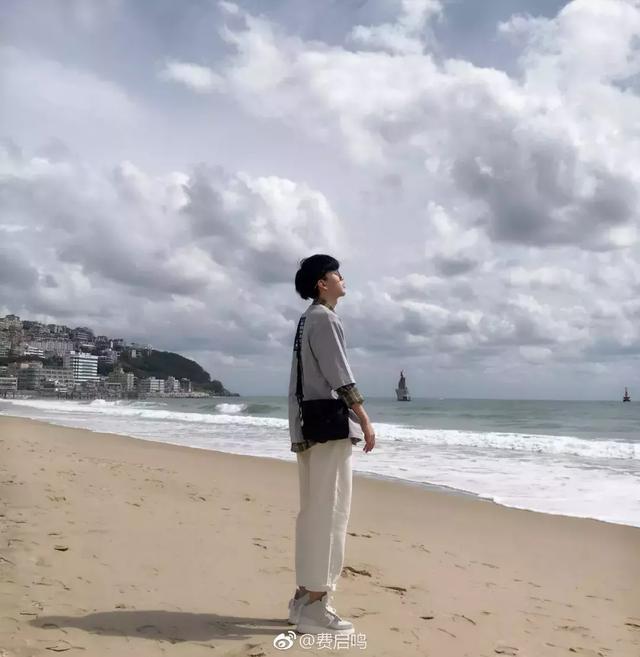 T恤的100种最新穿法，怎么遮肉怎么穿？