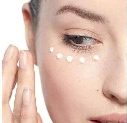 走珠眼霜正确使用方法,震动眼霜正确使用方法