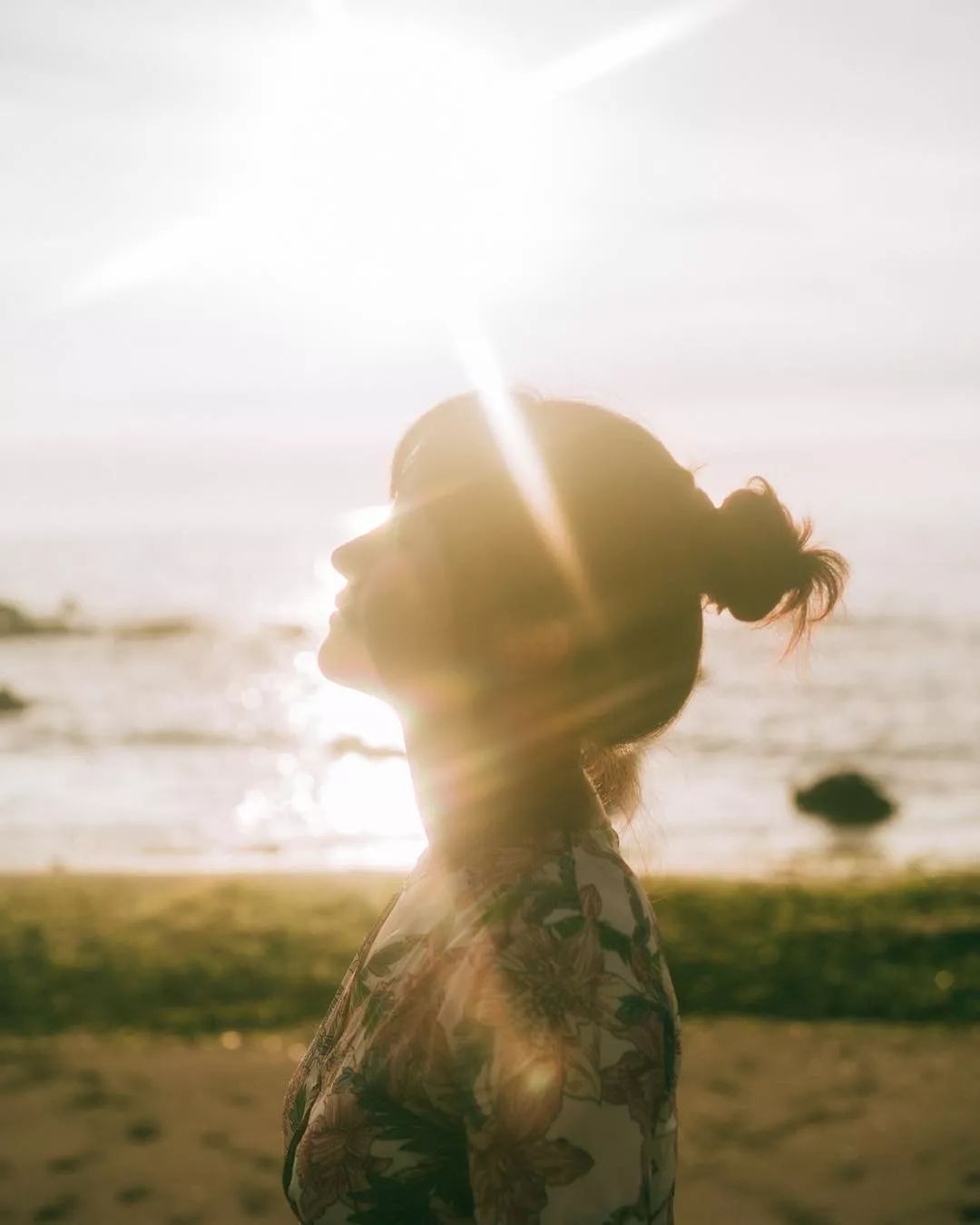 拍照尴尬怎么化解,拍照不自然不上镜的解决办法