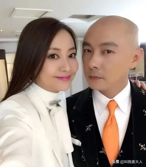 张卫健为什么选择丁克,52岁张卫健和43岁妻子近照