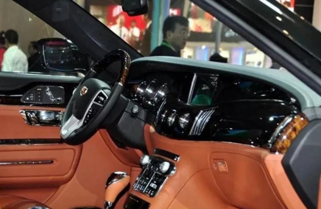 吉利又成功换装新车标比奔驰还帅,吉利新款车换标