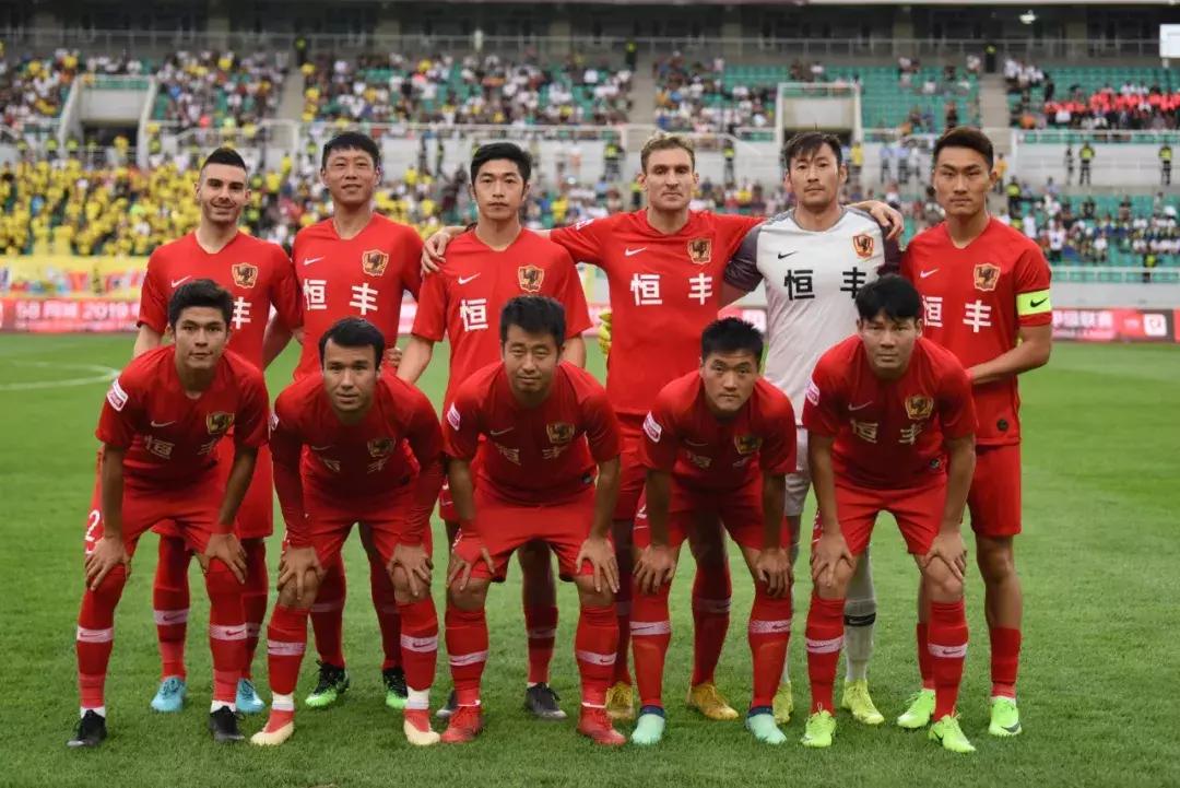 贵州恒丰主场迎战浙江绿城,耶拉维奇进球图片