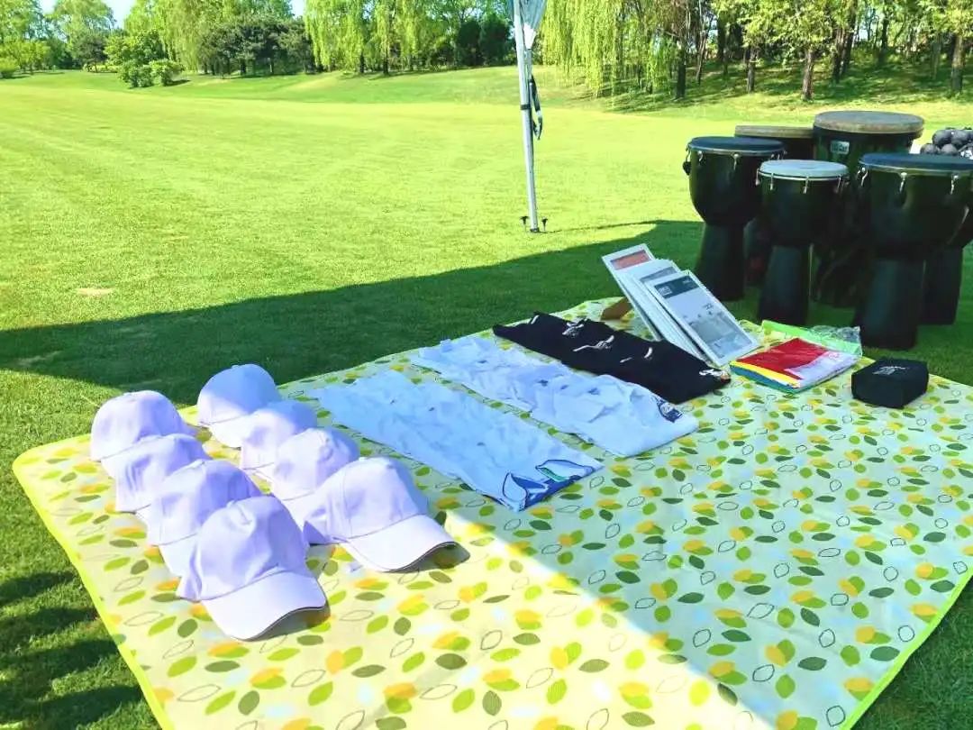 南瓜田冬令营,儿童参加山地自行车越野赛