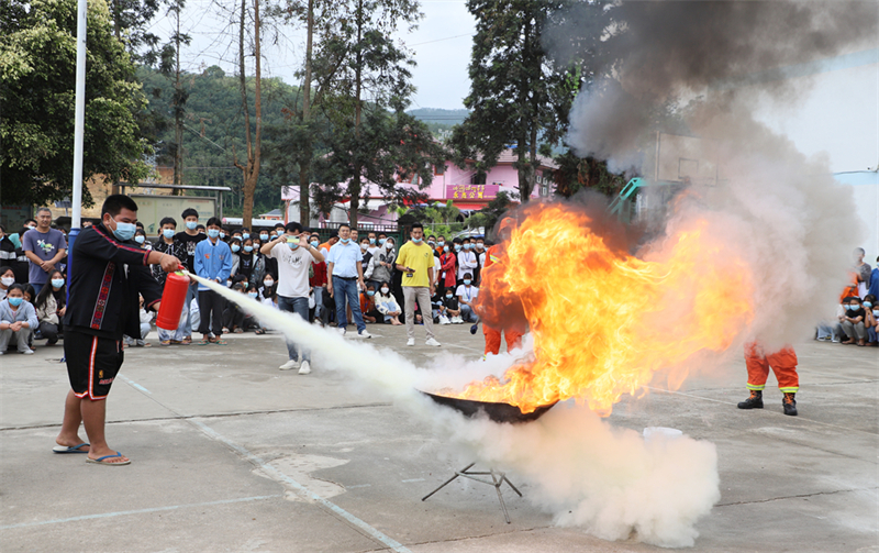 特区警察局消防大队到勐拉城区各所学校开展消防安全知识教育