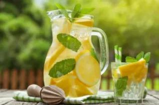 白衣服发黄洗白小窍门,白衣服油渍发黄洗白小窍门