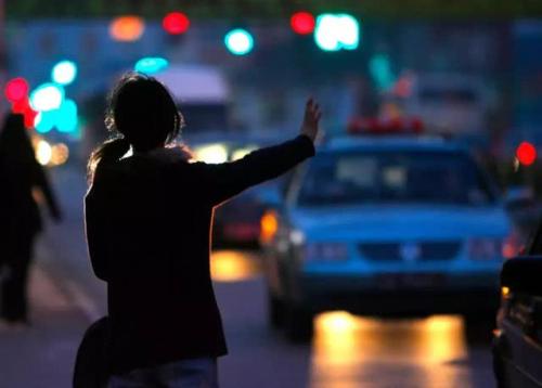 在北京每天跑12个小时滴滴，收入有多少？网友感叹：赚钱真不容易