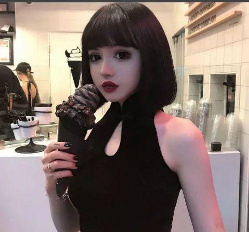 前有赛高酱，后有裴佳欣，蔡萝莉处境艰难，一姐位置或将拱手让人