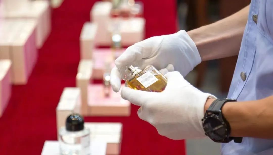 便宜的大牌香水哪里来的,价值上百万香水