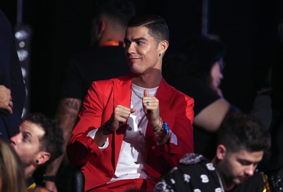 c罗秀恩爱撒狗粮视频,c罗和乔治娜的甜蜜瞬间