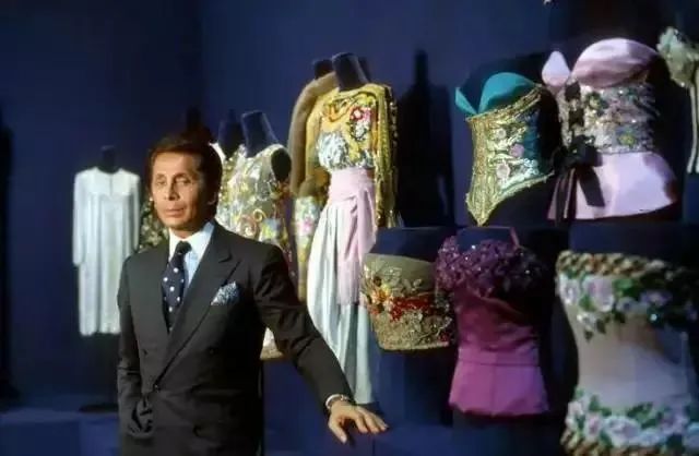 服装设计师助理需要哪些条件,服装设计师助理一般都干嘛