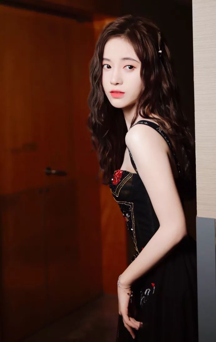 EIGSHOW丨鞠婧祎、李艺彤的仙女春夏妆容能让你美出新高度!