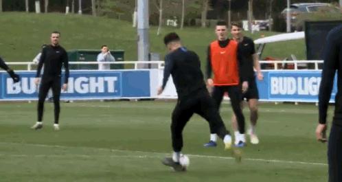 足球历史上比梅西还要强大的球员,足球天赋极高的球员