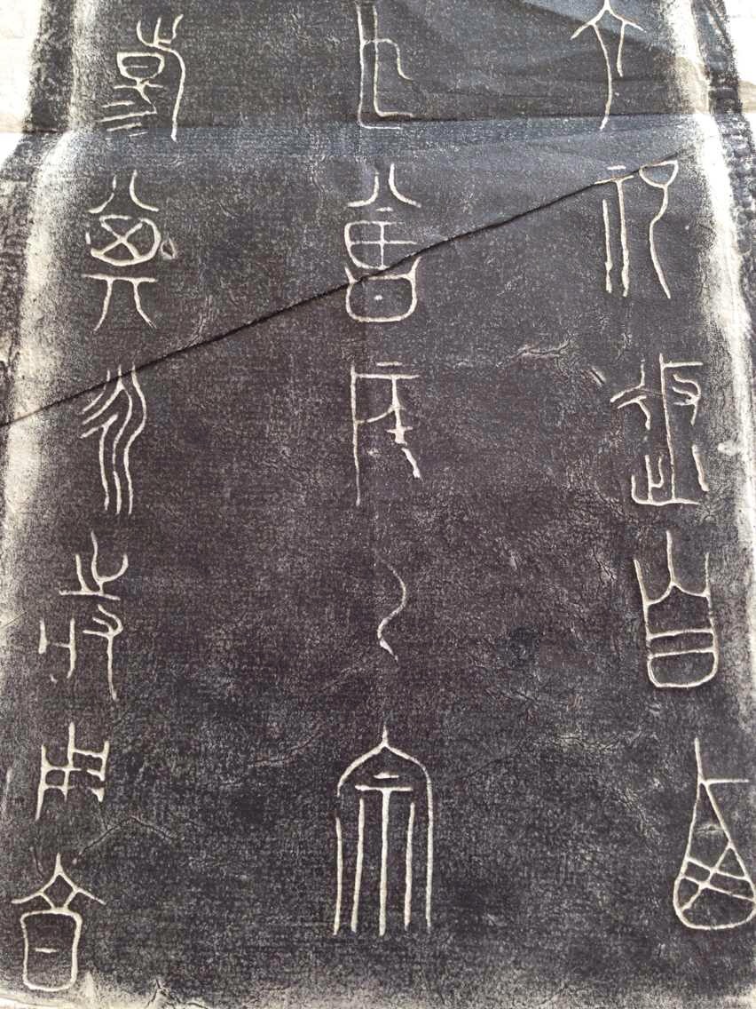 三星堆三号坑出土的青铜神坛文物,三星堆再出土青铜大面具