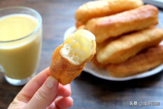 油条怎么做酥脆松软不用酵母牛奶,油条家常做法用酵母粉200克牛奶