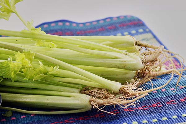 抽烟喉咙有痰黏黏的吐不尽,不抽烟喉咙老是有痰怎么回事