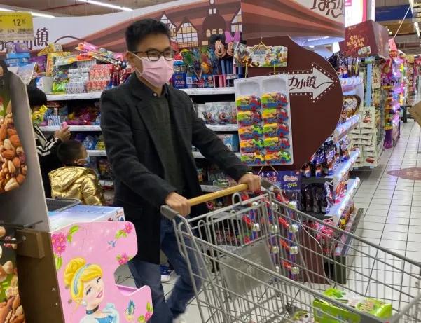 提醒公共场所戴口罩的简单通知,积极引导办事群众佩戴口罩