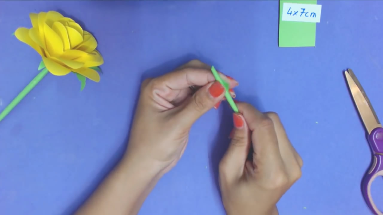 纸艺玫瑰花手工制作方法,纸艺网折最简单的玫瑰花