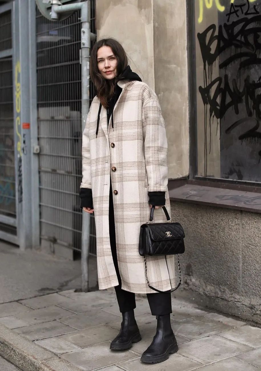 墨绿色格纹大衣怎样搭配好看,短款格纹毛呢大衣的搭配方法