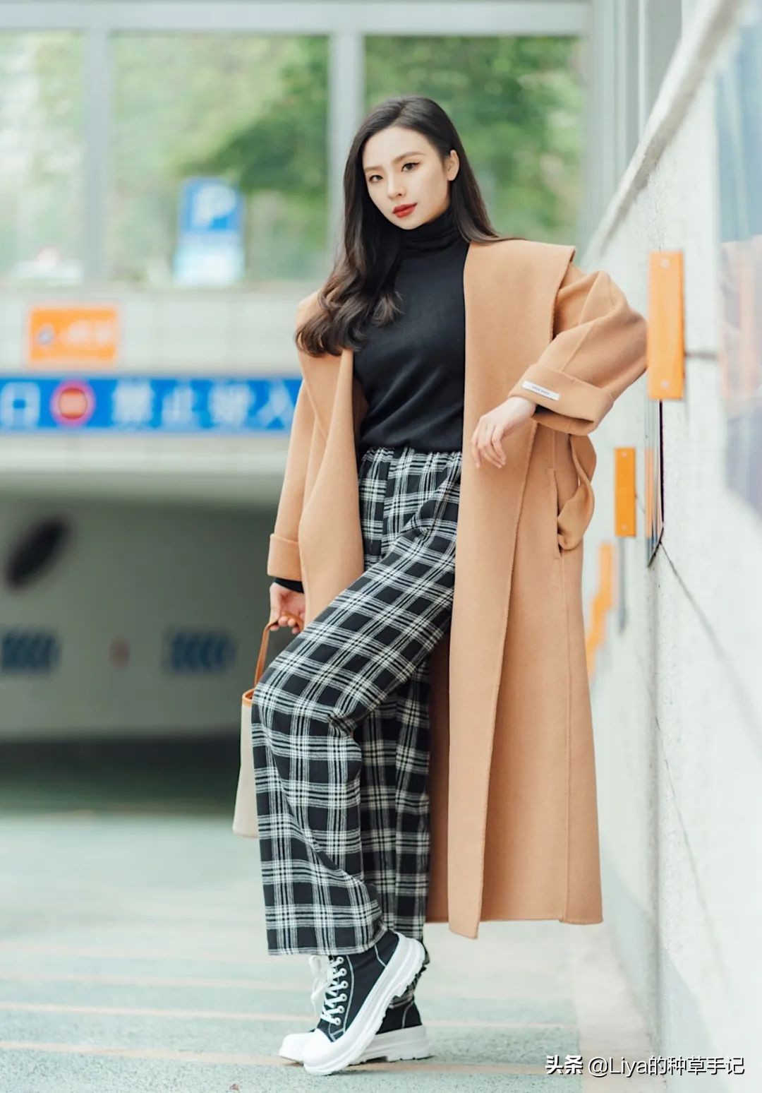 咖色和奶茶色哪个颜色更显气质,奶茶色显白吗今年很流行奶茶发色