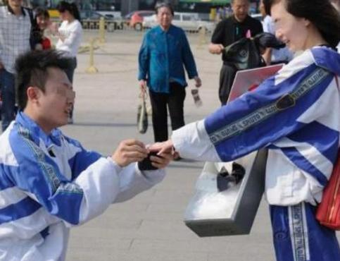 班主任早恋的最佳处理方法,班主任发现学生早恋了怎么办