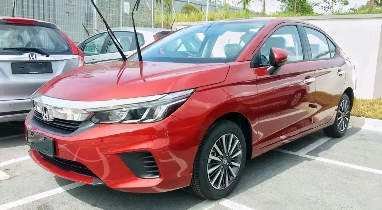 本田锋范和雅阁哪个好,本田锋范和雅阁哪个性价比高