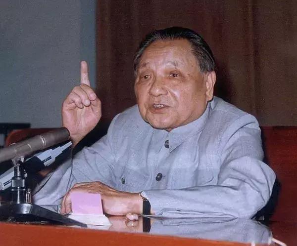 致敬最可爱的人一幅画,致敬最可爱的人卡通图片