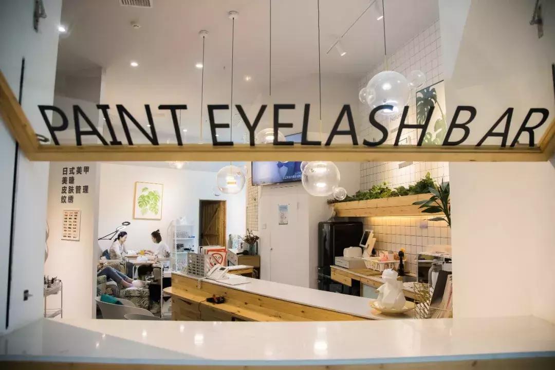 我应该给这些被骗来做美甲的男生道个歉