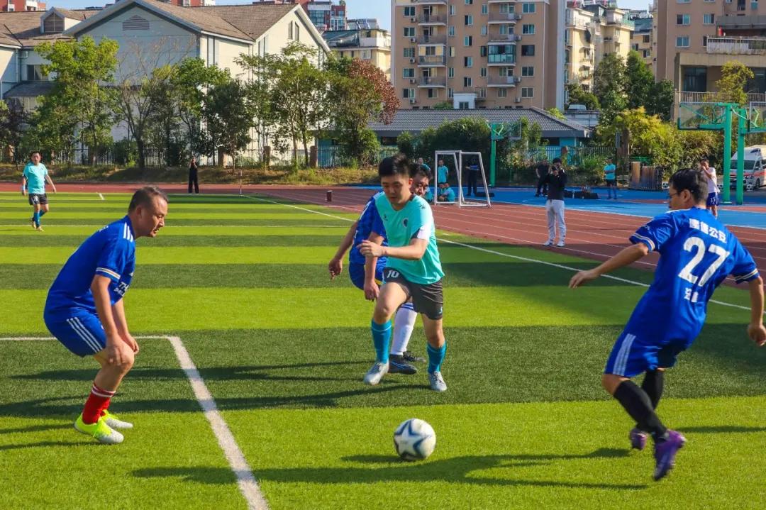 以球会友传情谊增进交流展风采,以球会友推动蓬勃发展
