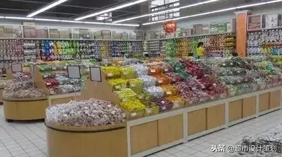 超市食品陈列摆放效果图,超市休闲食品创意陈列图片
