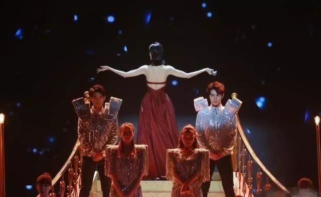 王鸥的气质和魅力是靠她的着装吗,王鸥私服明媚又惬意又优雅的感觉