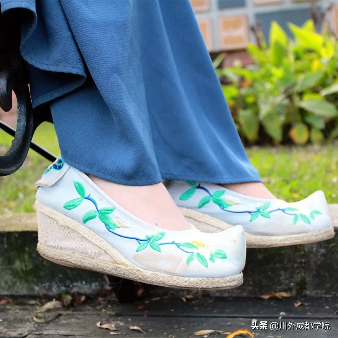 穿上这双鞋也许能走上人生巅峰,穿上这双鞋也许就能走上人生巅峰