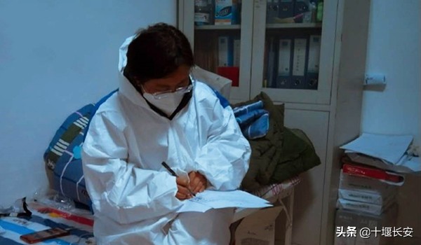 看不清你眼角是否有泪花只知道号令既出使命必达