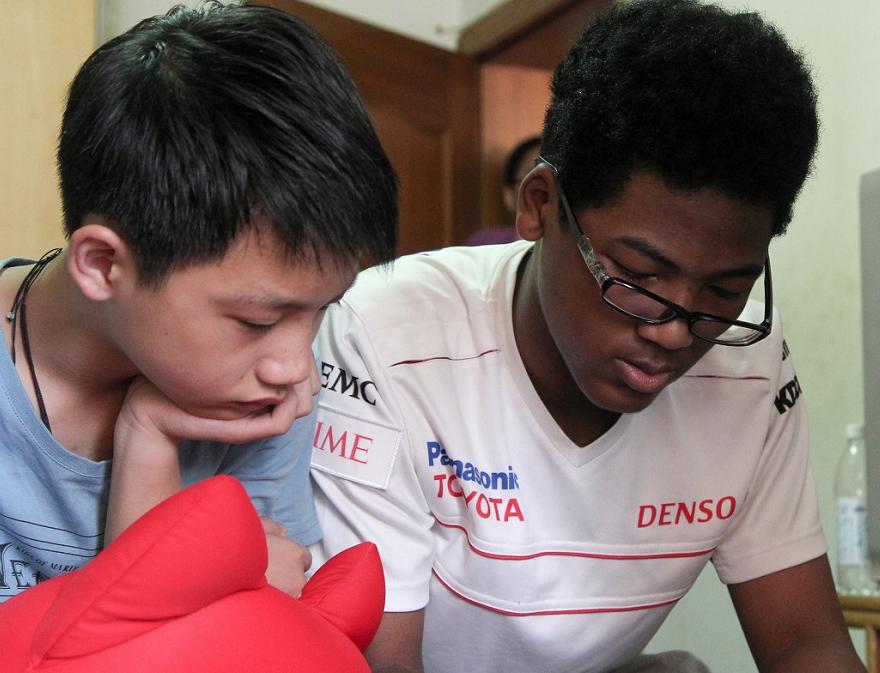 阿婆抚养黑人弃婴18年，历经千辛成为上海人，现在生活怎么样