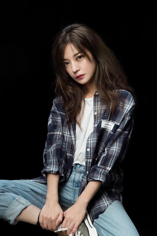 和叶翠翠相恋，与章子怡传绯闻，二婚的黄有龙为何娶赵薇为妻？