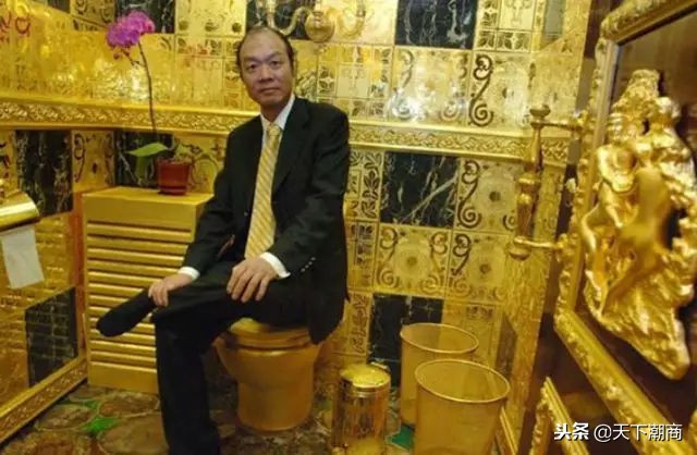 这位潮商曾用760斤黄金打造世界最昂贵金厕所，被称为“香港金王”