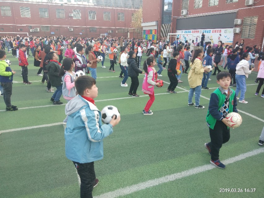 伏羲路小学课间操足球操,文化路小学大课间操