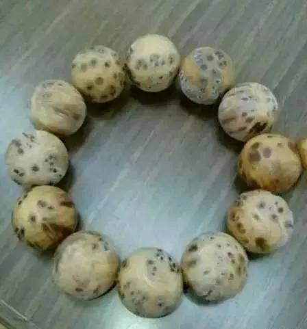 手串发霉了不用扔，只需这样处理一下