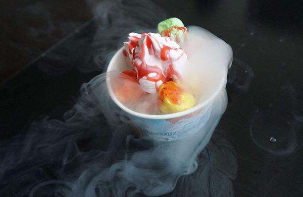 吃冒烟的冰淇淋有危害吗,冒烟冰激凌很好吃吗