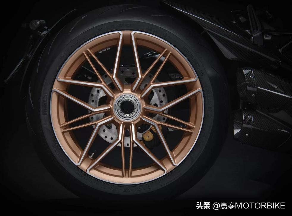 杜卡迪hypermotard1100evo骇客,杜卡迪兰博基尼联名摩托