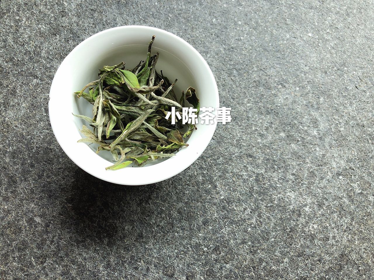 绿茶红茶白茶黑茶适合什么季节喝,普洱茶属于黑茶红茶还是绿茶黄茶