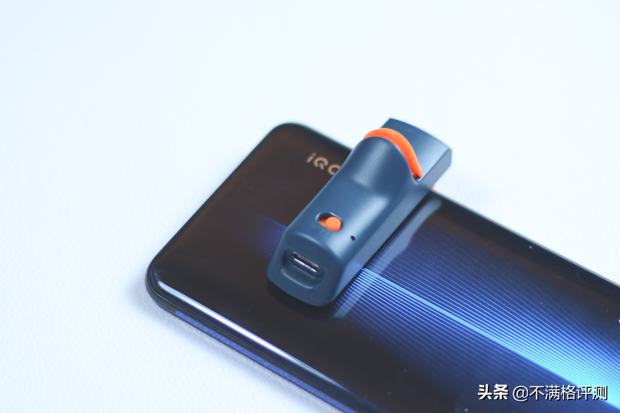 北通J1手游按键：打火机一样大小，用它玩吃鸡，SKS秒变AK47