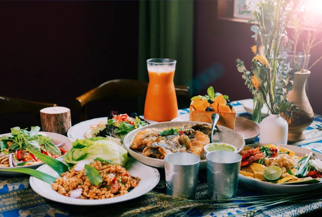 一桌只接待4人的餐厅,每天只接待三桌的火锅