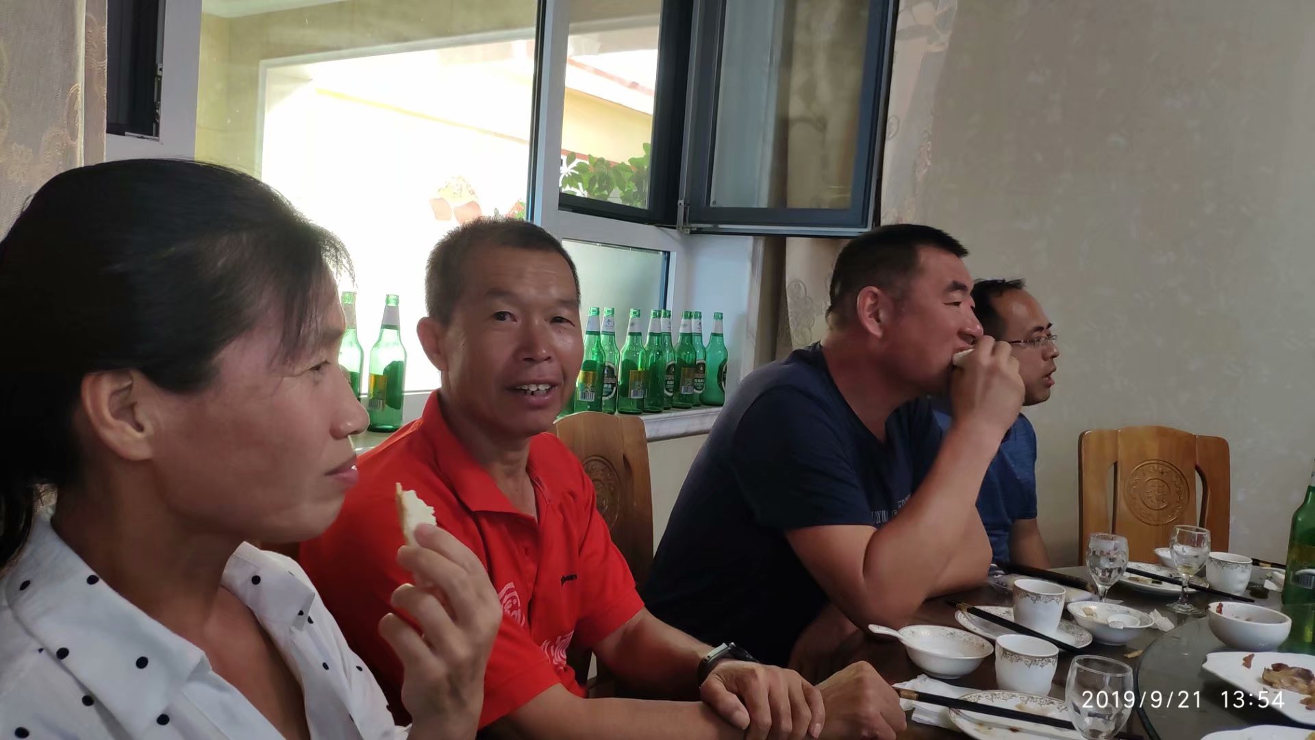 远征三晋凯旋还，飓风众人把酒欢