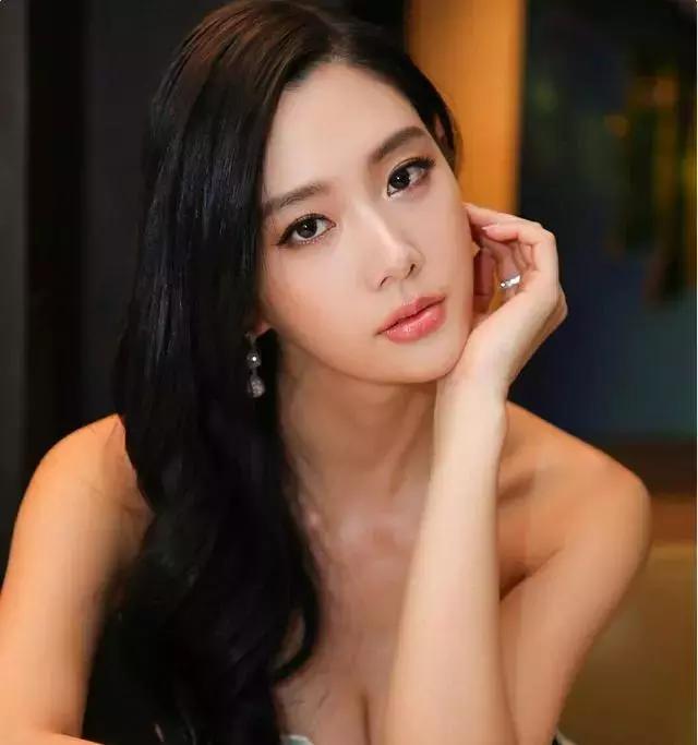 32岁的李成敏被称为亚洲第一美女,亚洲第一美人李成敏健身照片