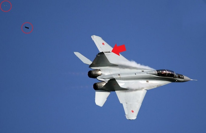 难怪至今没有人购买，俄战机飞行中突然掉零件，普京出面也不行了