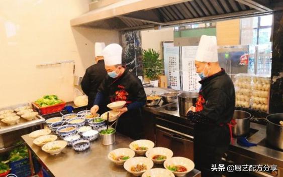 重庆小面馆经营,重庆苍蝇馆子解放碑附近面馆