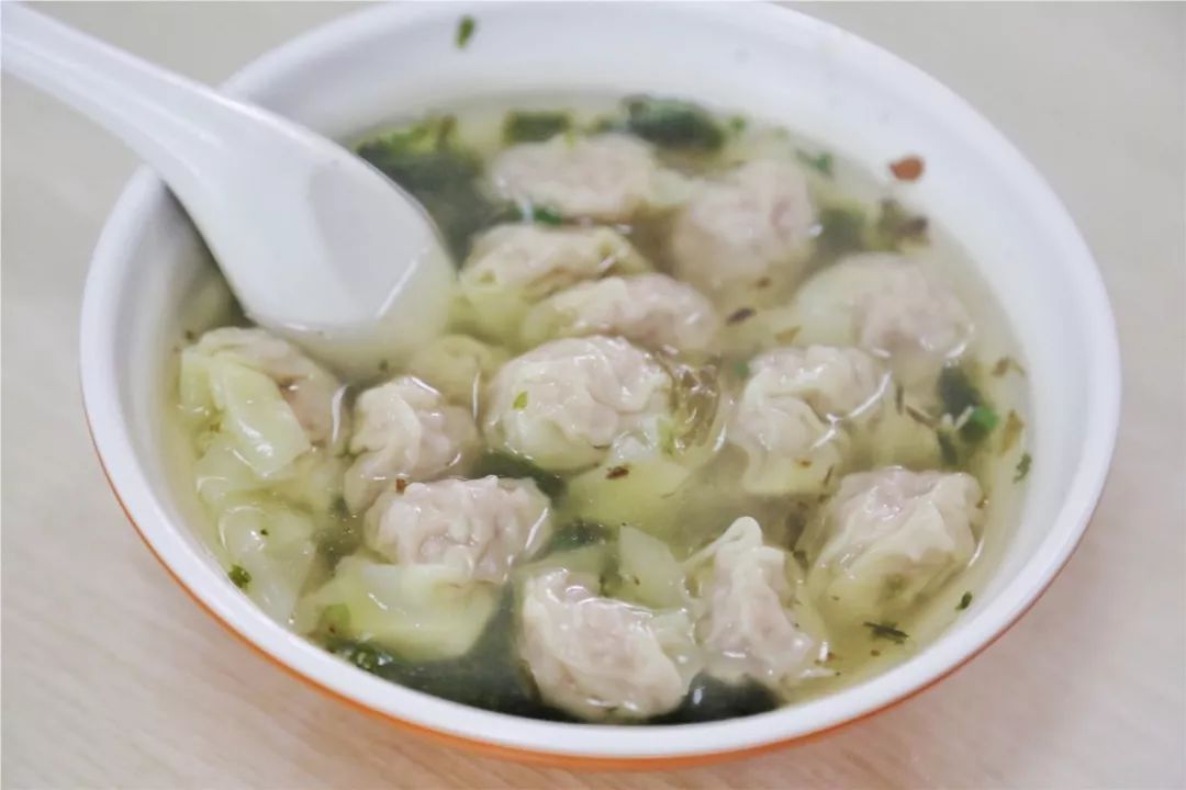 鲜肉馄饨要想做出来好吃是有诀窍,皮薄肉嫩汤鲜味美的千里香馄饨