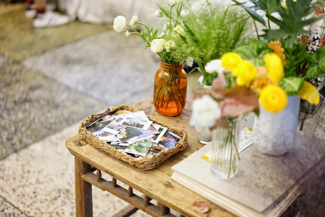 成都两个小姑娘开的老房子花艺杂货铺，外地游客不远千里专程打卡